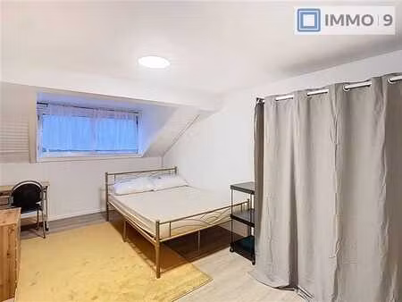 chambre dans une spacieuse colocation