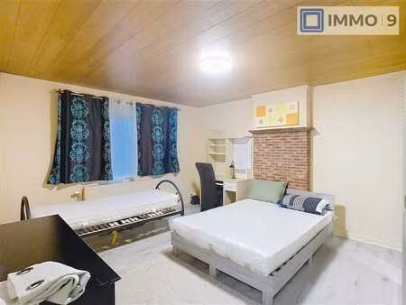 chambre dans une spacieuse colocation