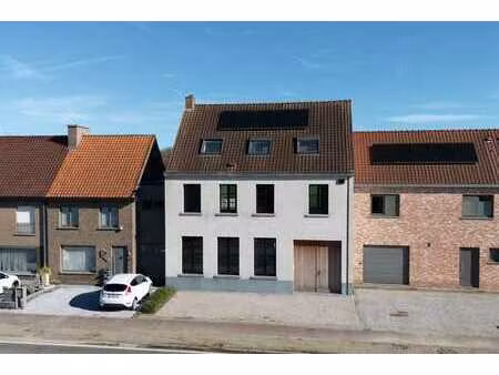 multifunctioneel gelijkvloers van 95m² met ruim apparteme...