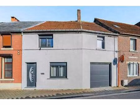 maison familiale avec jardin dans un quartier paisible