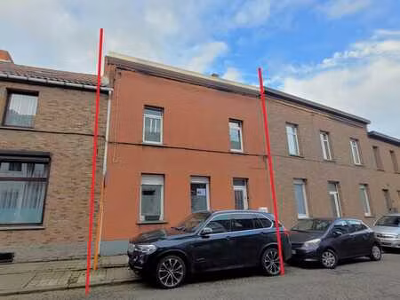 jolie maison 3 chambres  2 garages  grand jardin 