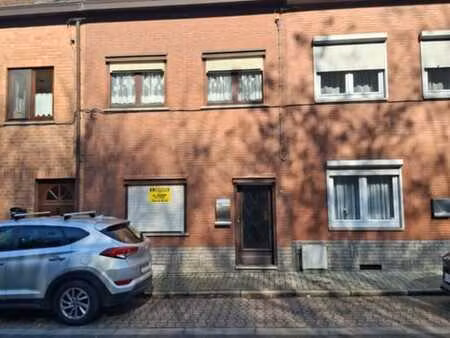 maison avec garage et jardin à restaurer