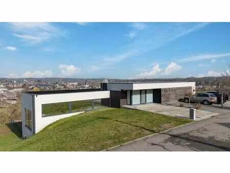 superbe villa de 400m² avec piscine int. et vue imprenable