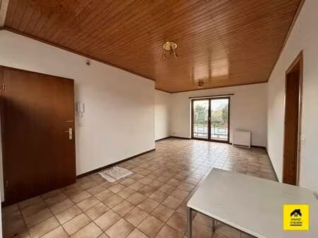 appartement 1 chambre 2eme etage sans acenseur avec garage