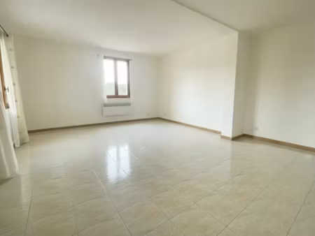 location appartement 4 pièces 110.27 m² à lambesc (13410)  1 250 €