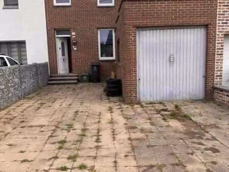 maison 2 façades avec garage à rénover