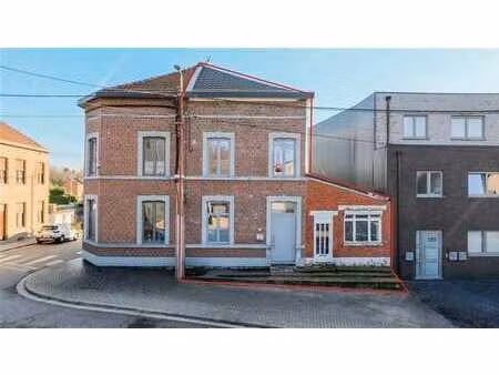 maison aux beaux volumes avec jardin + dépendance