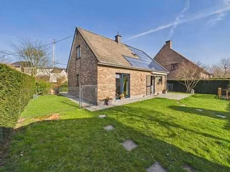 splendide villa 4 façades avec jardin en parfait état