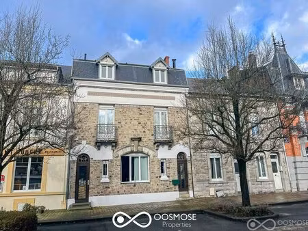 belle maison en pierre avec vue sur la meuse