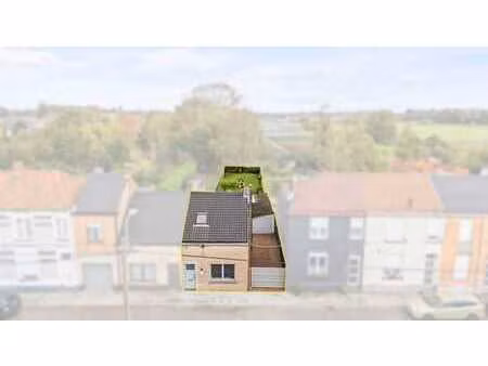 charmante maison semi-ouverte avec jardin et garage