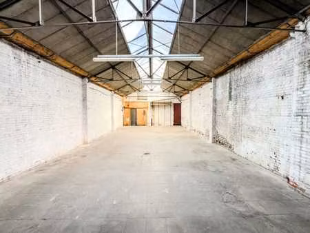 5 logements + bureaux + grand atelier arriere