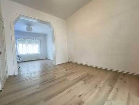 lumineux rdc - 46 m2 – cour plein sud – apd 199.000 euros