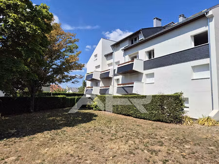 3 pièces avec balcon résidence isolée et ravalée.