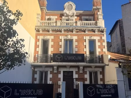 location local professionnel 242m²