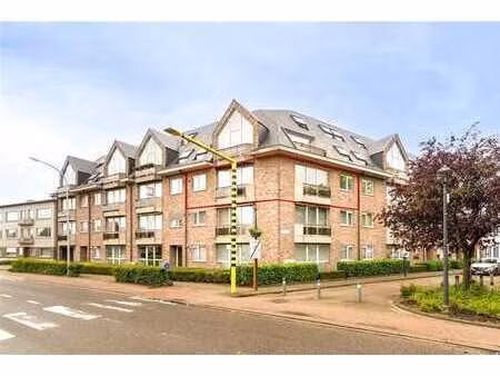appartement lumineux de 3 chambres à coucher avec balcon et
