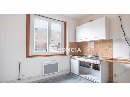 t2 avec cave et galetas au centre village d'allevard