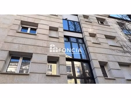 residence grand standing pierre de taille de 1992 idealement situee a deux pas du centre-v