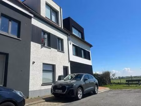 rustig gelegen woning met 3 slaapkamers en tuin in oud-kn...