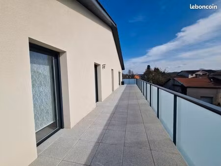 beau t4 récent 82m² / terrasse 42 m² / 2 garages / ascenseur