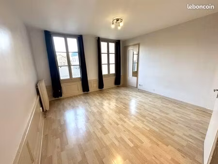 studio de 23m² au centre ville  proche fac  chauffage compris