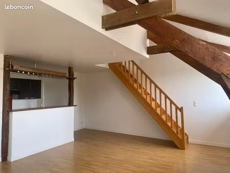 a louer 2 pièces en duplex 65 mètres carrés plein centre bannalec