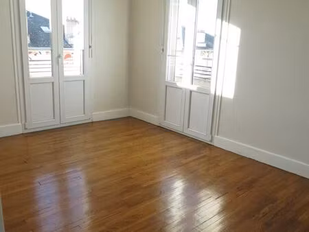 agreable t3 à ste savine avec garage