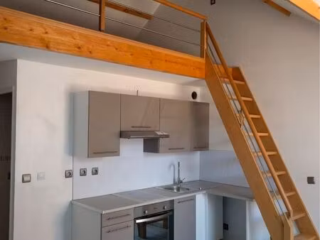 f2 40m2 (30 + 10m2 mezzanine) disponible - centre-ville voulx