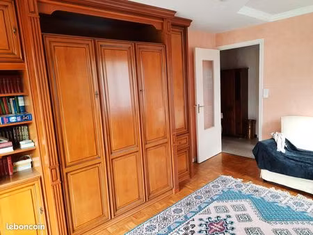 t1 meublé 35 m² à louer à evian les bains (face piscine)