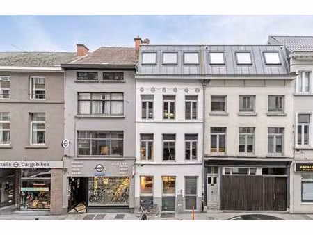 appartement au rez-de-chaussée avec cour confortable à vendr