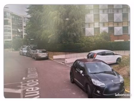 box fermé à louer au chesnay