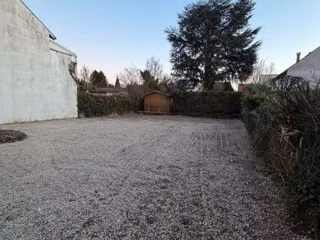 location terrain nu en seconde position 220m² stockage  parking...