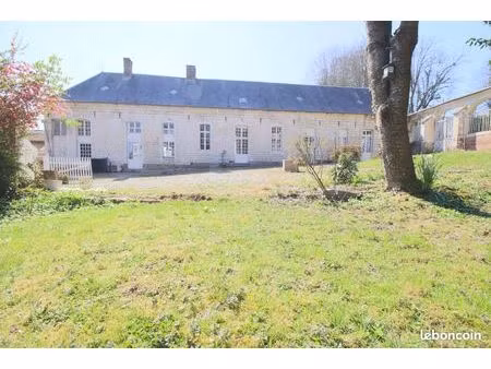 belle maison en pierre de taille