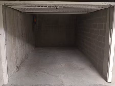 à louer garage fermé sécurisé 14m2 st genis pouilly