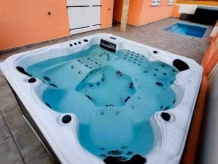 maison 3 chambres  garage  piscine et jacuzzi