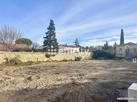 terrain 255 m² mallemort