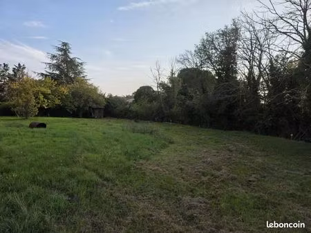 terrain 1 100 m² jouques