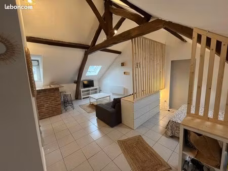 grand studio meublé place sainte anne