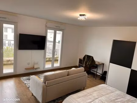 grand studio meublé avec terrasse · 35 m² - quartier parc en seine