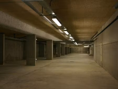 loue place de pkg sous terrain