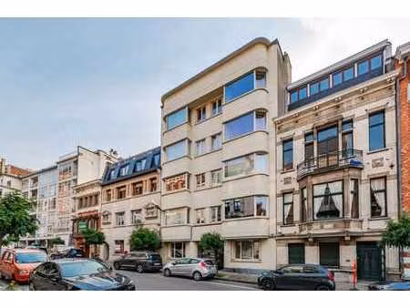 place brugmann  bel appartement 1 chambre + bureau