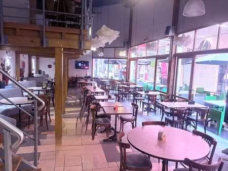 local commercial à herstal avec terrasse intérieure