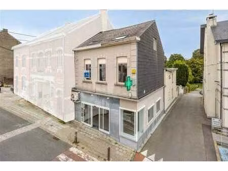 immeuble commerce + 2 appartements + 2 garages !