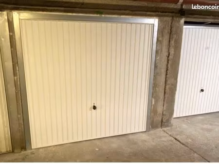 vends garage box fermé