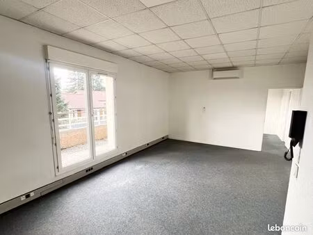 bureaux 86 m² – 3 pièces – balcon – parking – craponne centre mairie
