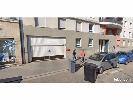 location garage proche gare de vaise - box fermé