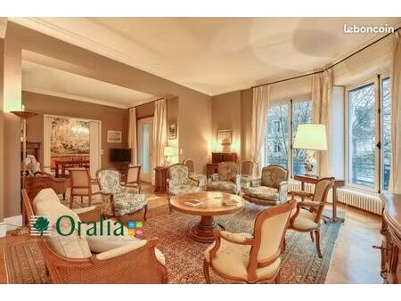 appartement 8 pièces 220 m²