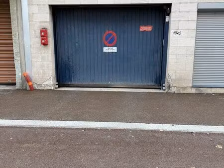 garage 14m2 102 route de genas lyon 3