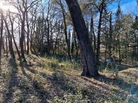 terrain 614 m² greasque