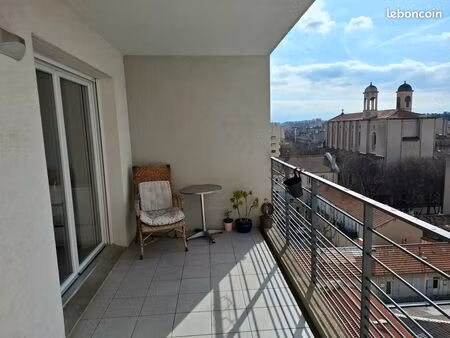 t3 - 60m2 lumineux et calme avec terrasse et parking