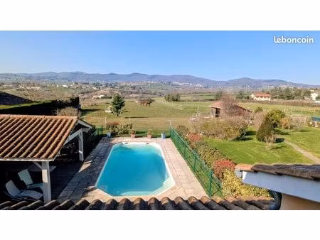 villa 8 pièces 212 m²